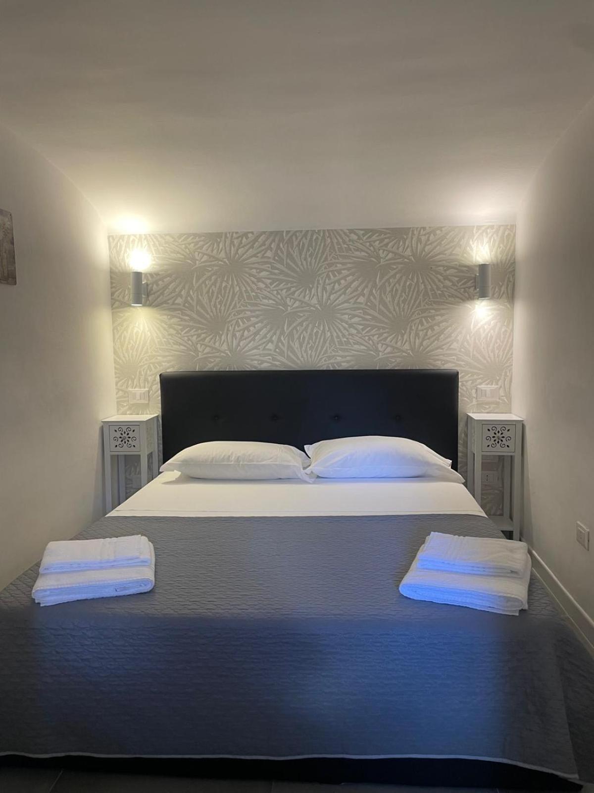 Manzoni Suite Bari Bagian luar foto