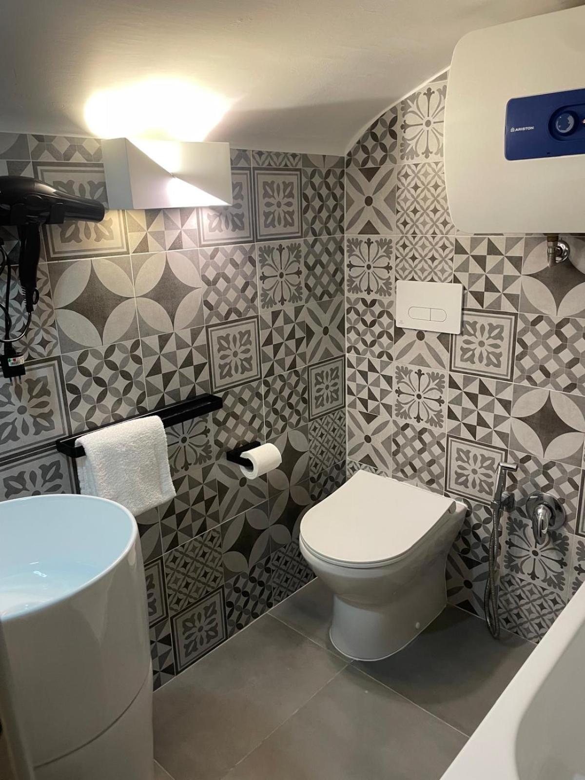 Manzoni Suite Bari Bagian luar foto